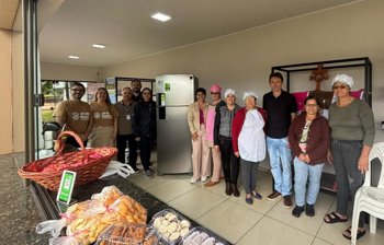 PREFEITURA REALIZA ENTREGA DE GELADEIRA PARA A FEIRA DO PRODUTOR DO MUNIC&Iacute;PIO