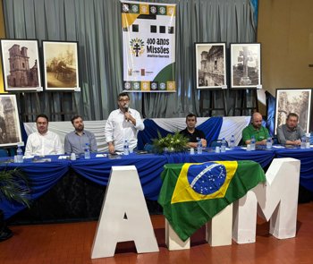PREFEITO JO&Atilde;O ALBERTO AQUINO GOMES CONDUZ PRIMEIRA REUNI&Atilde;O DA AMM SOB SUA PRESID&Ecirc;NCIA