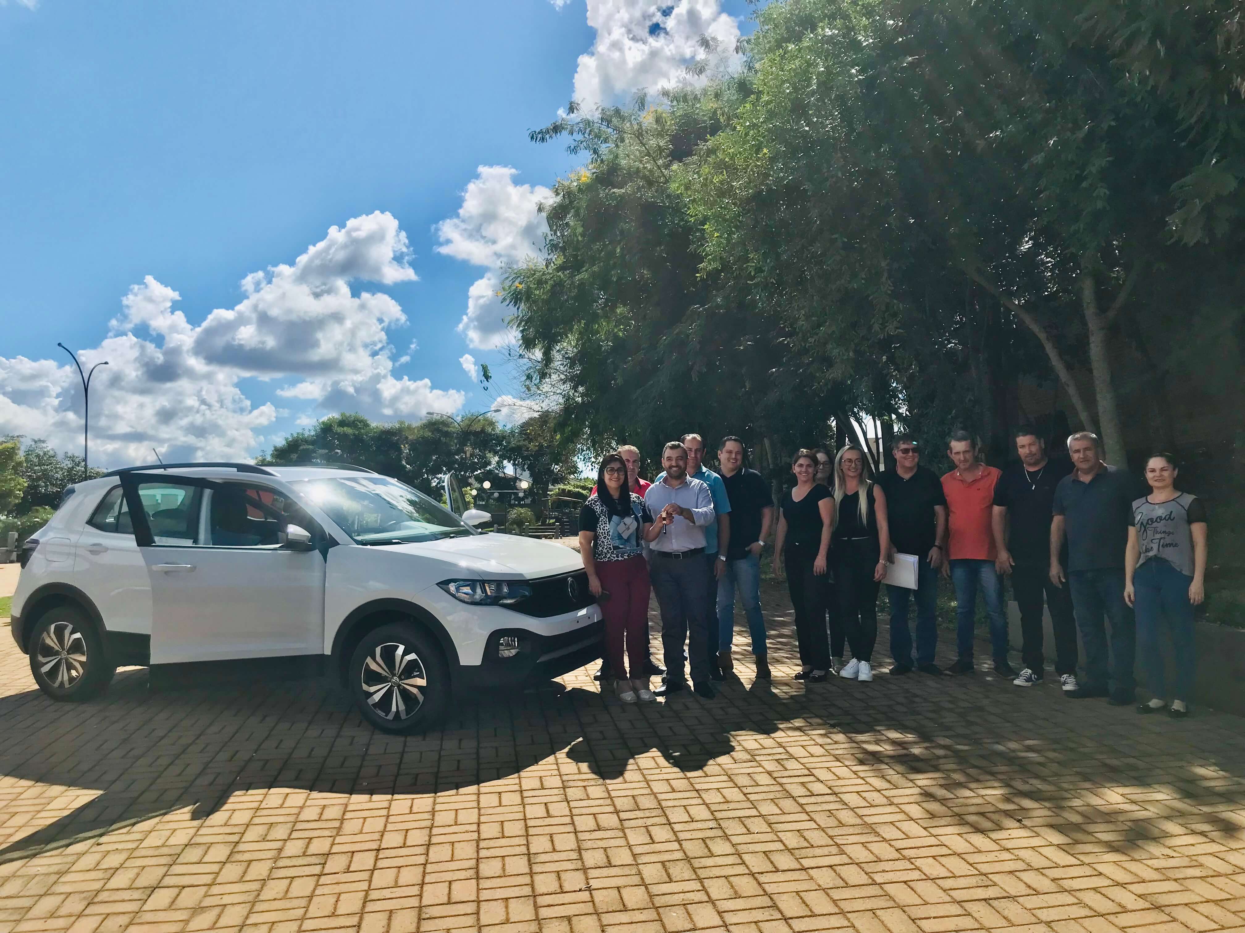 Primeiro ano de destinação das Emendas impositivas dos vereadores viabiliza entrega de veículo para a Secretaria de Saúde