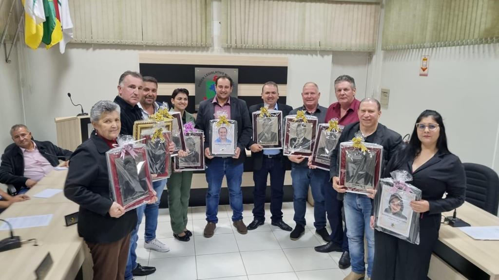 HOMENAGEM AOS EX PRESIDENTES