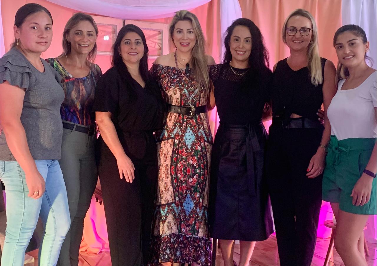 HOMENAGEM ÀS MULHERES