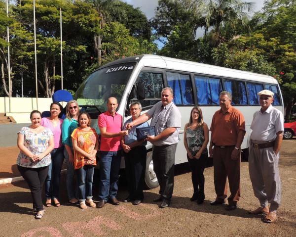 Prefeitura de Stº Antônio adquiriu micro-ônibus para a Secretaria da Saúde