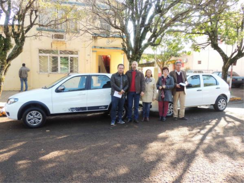 Prefeitura adquire dois veículos novos para SMEC e Secretaria da Fazenda