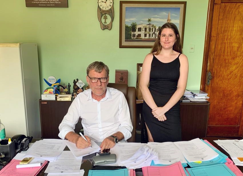 Sancionado reajuste salarial para o magistério municipal e quadro geral de servidores da Prefeitura de São Luiz Gonzaga   