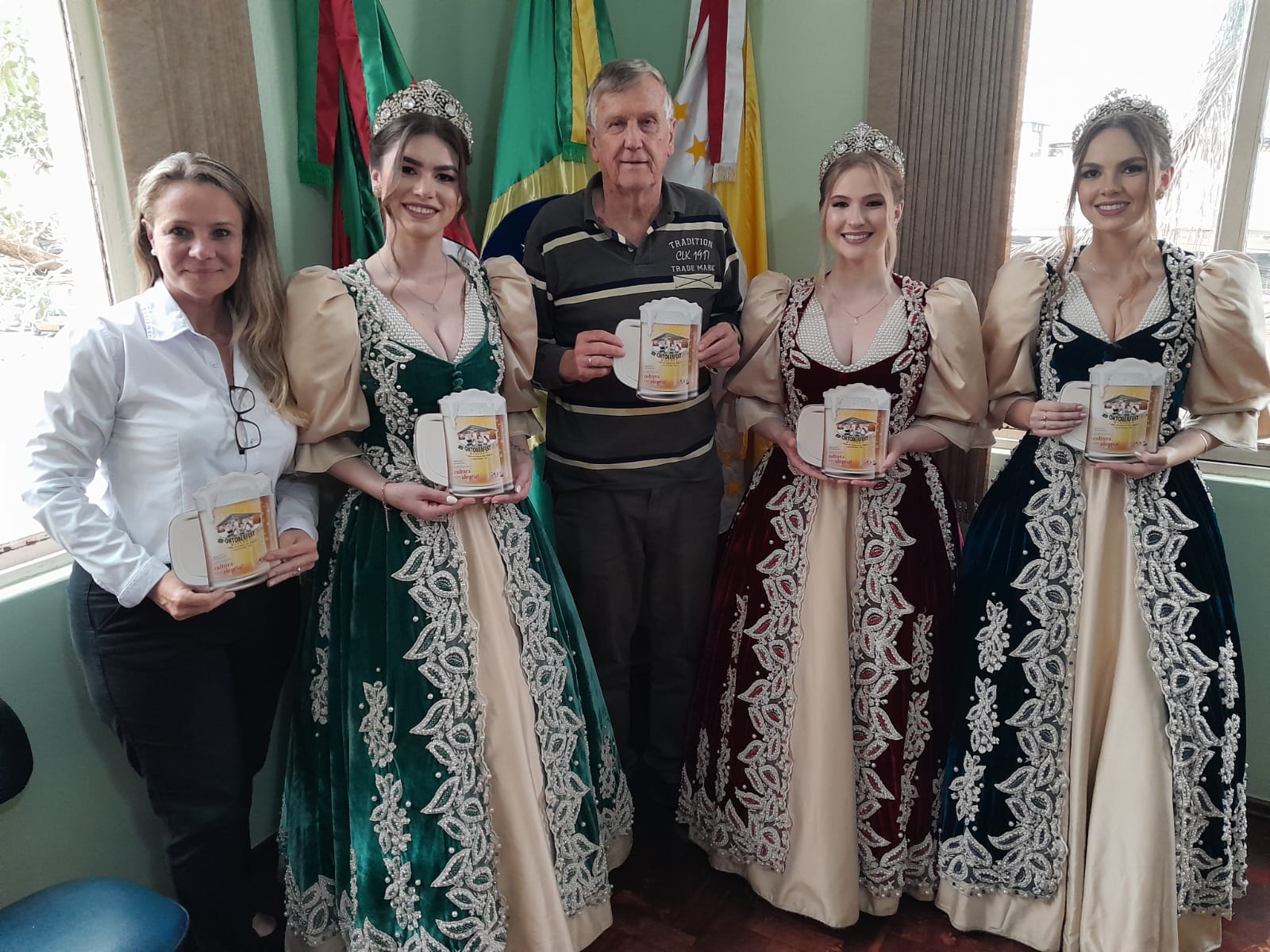 <p>Corte convida para a Oktoberfest Miss&otilde;es de Cerro Largo</p>