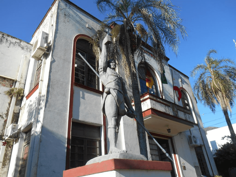 <p><span style="color: #2c363a;">Servidores municipais recebem 13&ordm; sal&aacute;rio no dia 21 e pagamento dia 26</span></p>