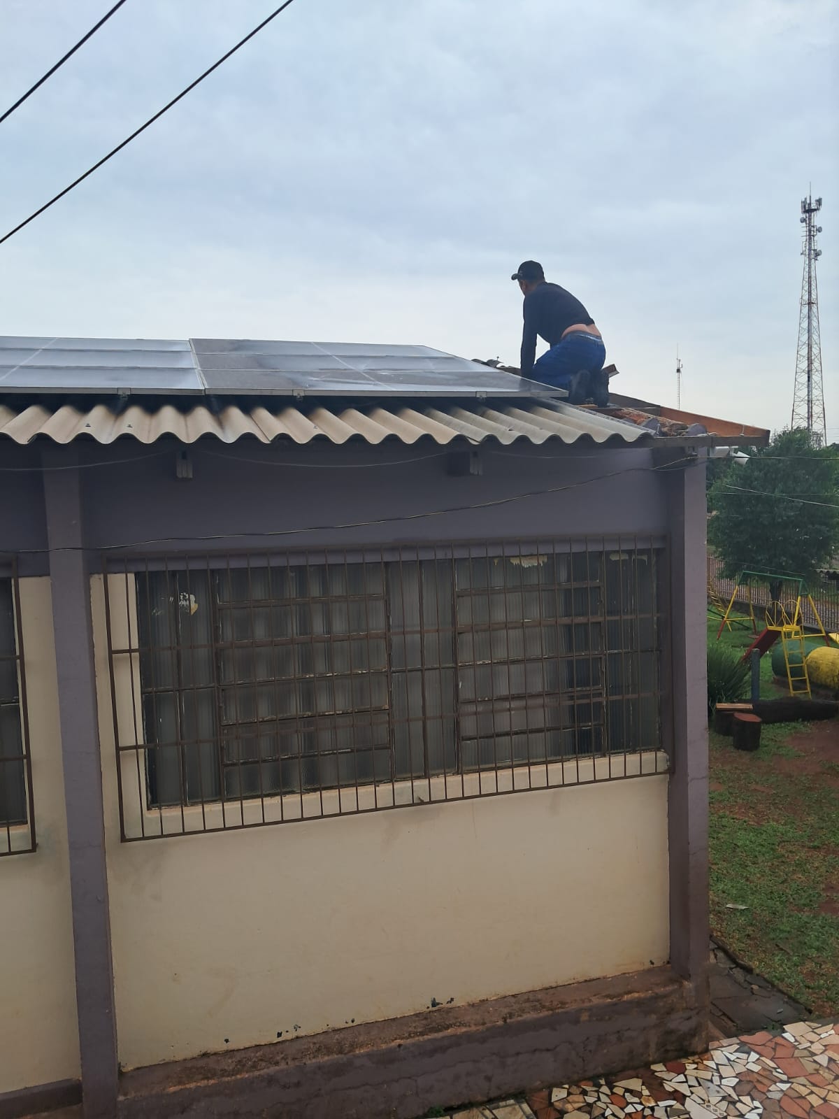 <p>Escolas atingidas pelo temporal j&aacute; recebem reparos</p>