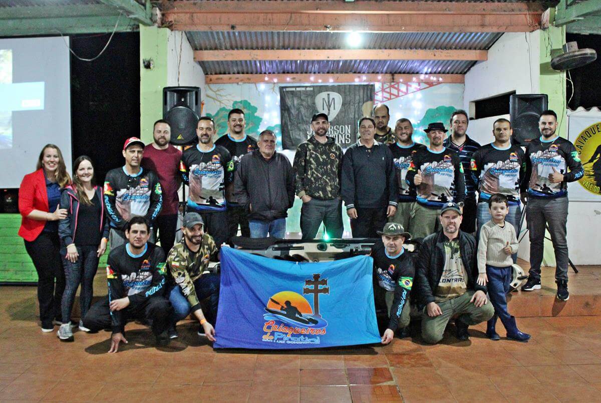 <p><strong>Participantes enfrentaram as corredeiras do Rio Piratini no 2&ordm; Encontro Missioneiro de Caiaques</strong></p>