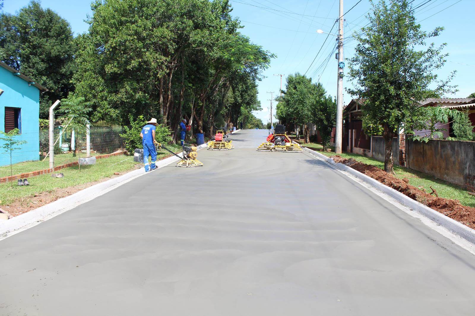 <p><strong>Prefeitura executa obras de pavimenta&ccedil;&atilde;o nos bairros Floresta e Boa Esperan&ccedil;a</strong></p>