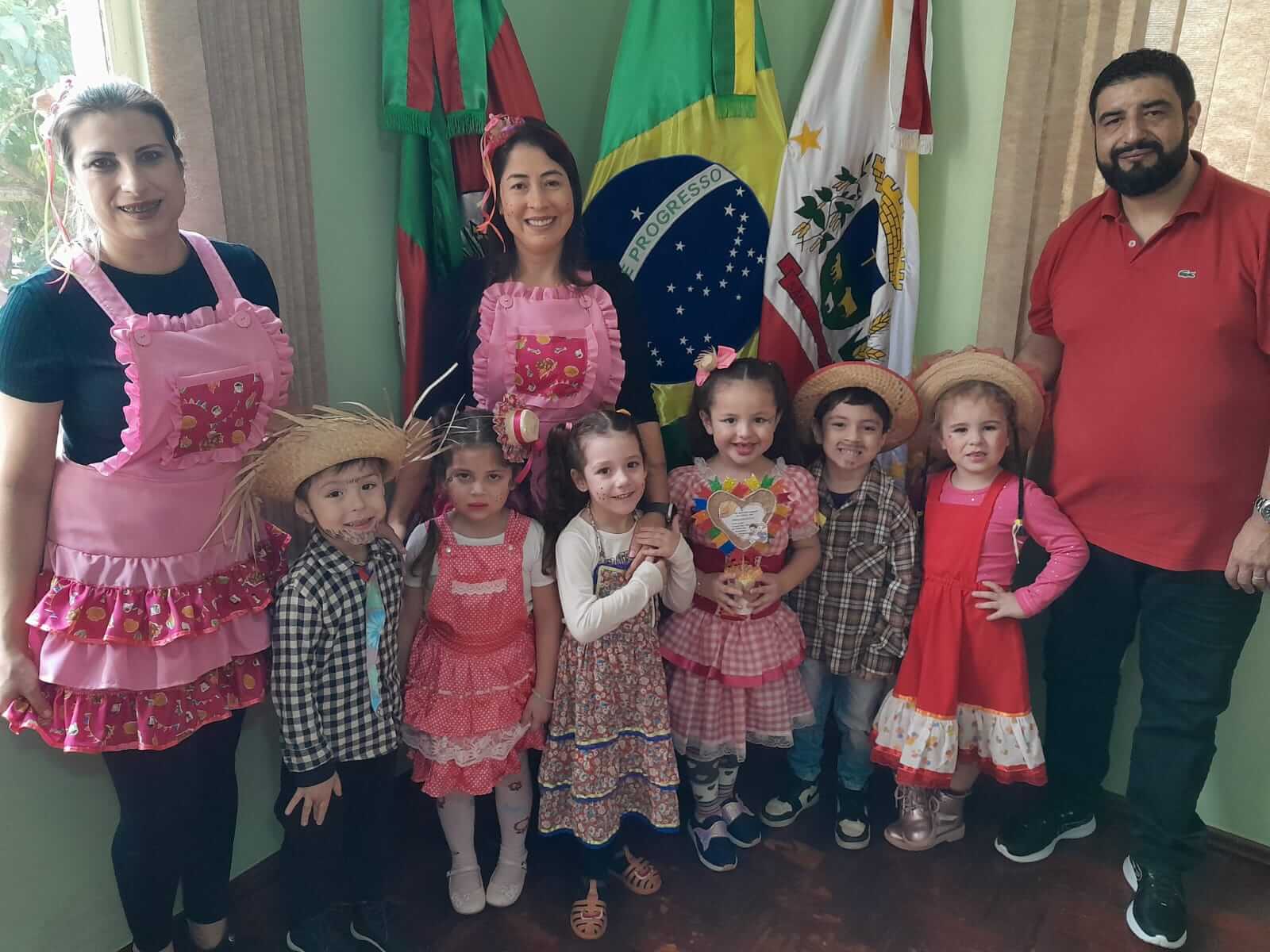 <p>Escola Cec&iacute;lia Petry convida para seu arraial no pr&oacute;ximo dia 15</p>