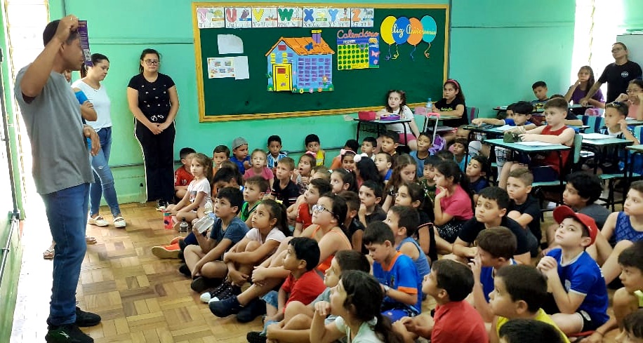 Equipe de Combate às Endemias realiza palestras em escolas sobre a prevenção da dengue