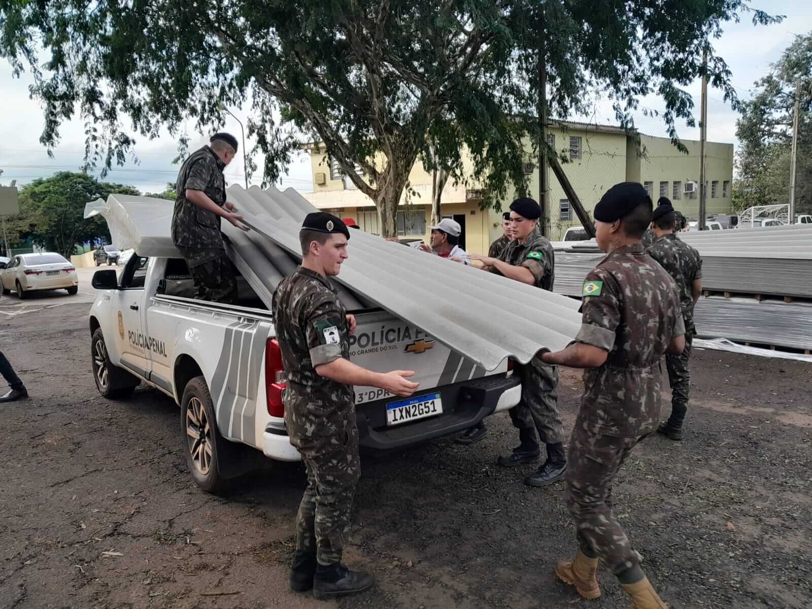 <p>A&ccedil;&atilde;o Social distribuiu quase 5 mil telhas para mais de 800 fam&iacute;lias</p>