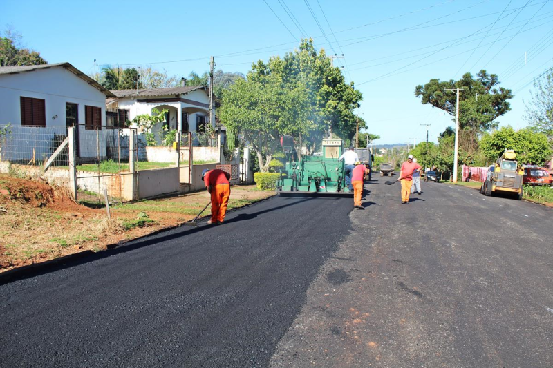 Assinado contrato para reperfilamento e capeamento asfáltico de 24 quadras