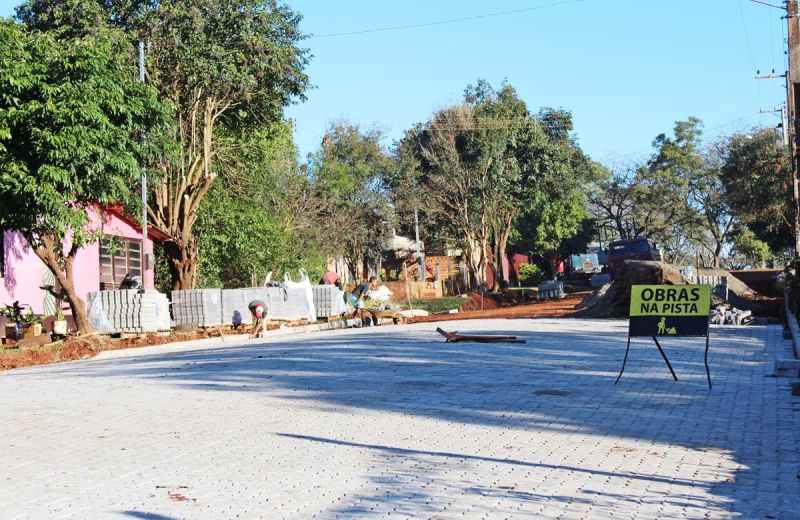 Publicado edital para obras de pavimentação com blocos intertravados em mais 15 quadras