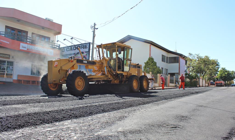 Mais duas quadras receberão pavimentação asfáltica