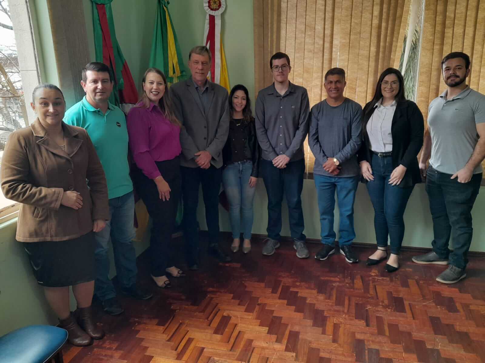 <p>Mais seis novos servidores municipais tomam posse na Prefeitura</p>