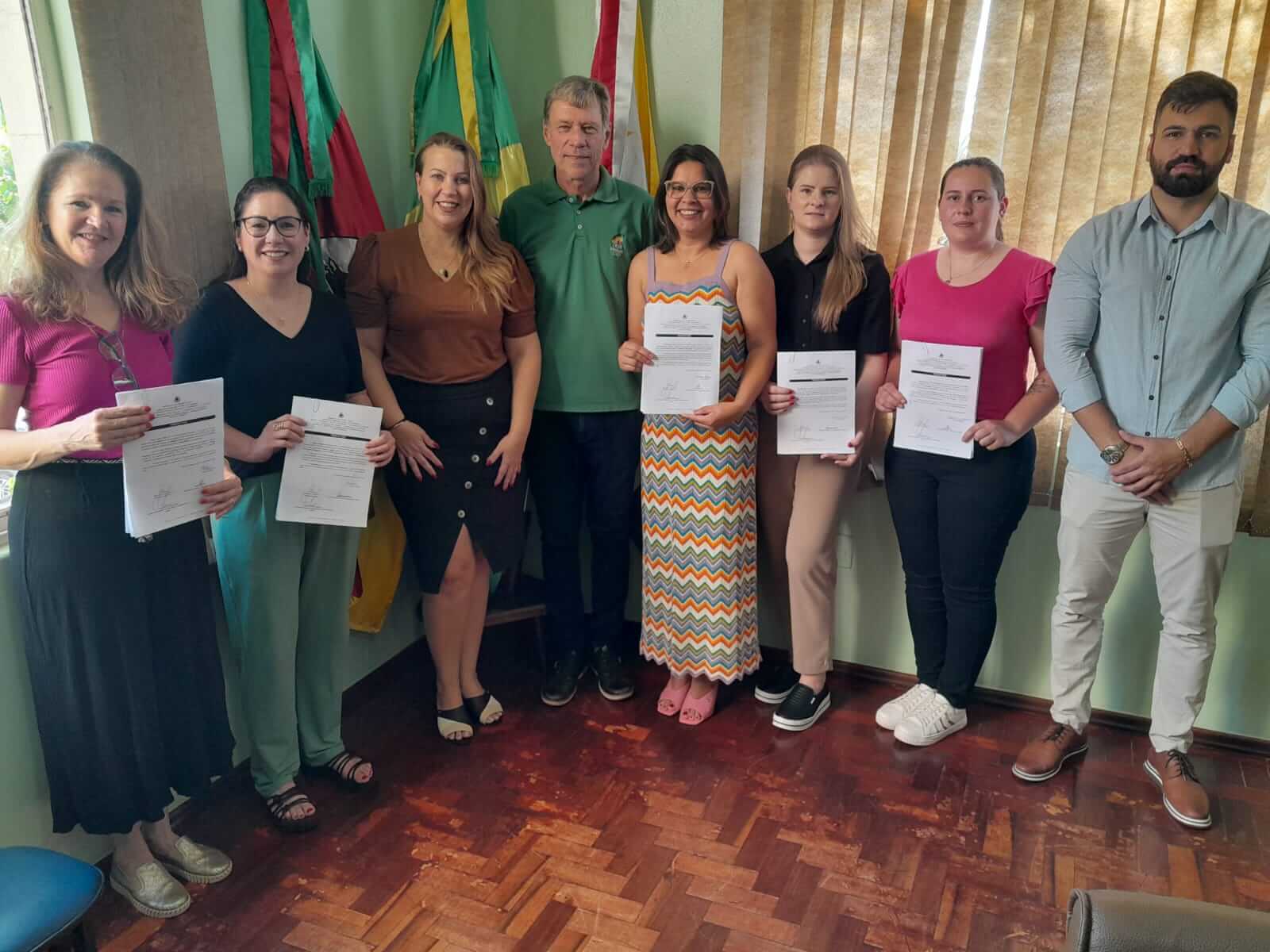 <p>Prefeitura d&aacute; posse a novos servidores municipais</p>