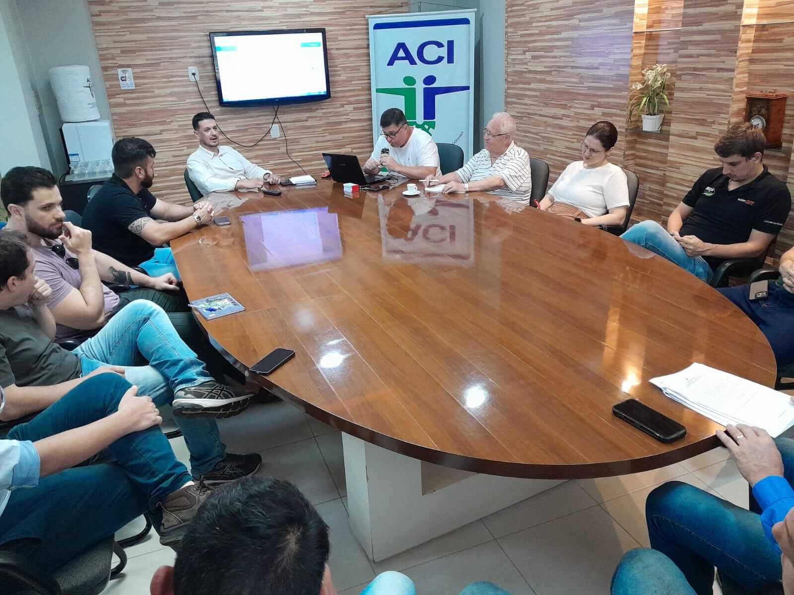 <p>Empreendedores conhecem detalhes do edital do Distrito Industrial 2</p>