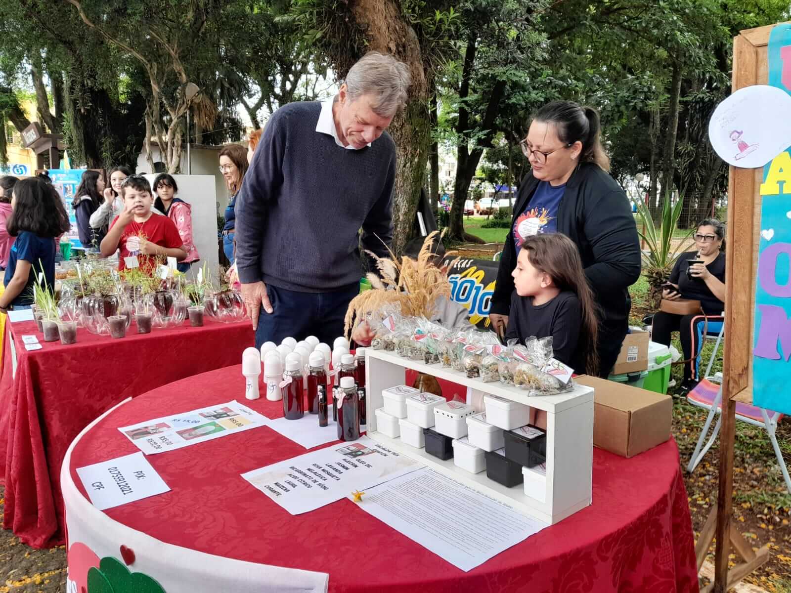 <p>JEPP mobiliza alunos e incentiva educa&ccedil;&atilde;o empreendedora na pra&ccedil;a</p>