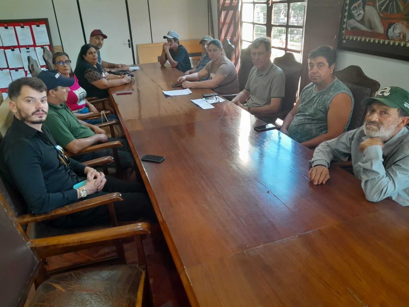 <p>Moradores do Campos do Pont&atilde;o entregam pedidos de melhorias</p>