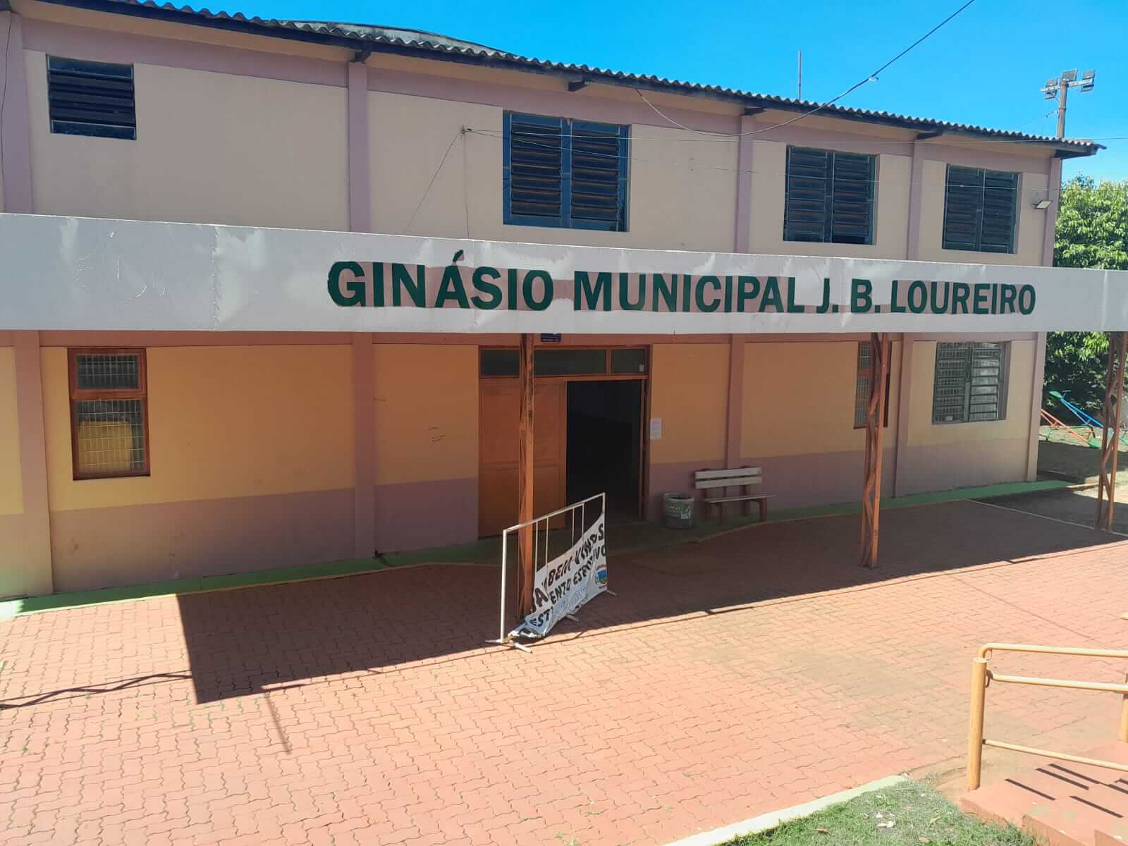 <p><strong>Projeto busca recursos para nova ilumina&ccedil;&atilde;o no Gin&aacute;sio JB Loureiro</strong></p>