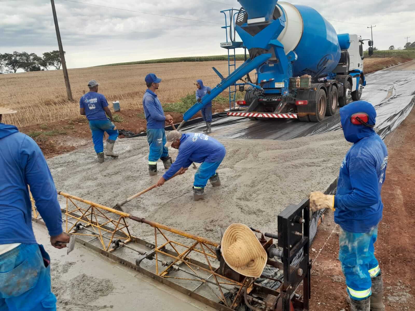 <p>Parte da estrada de Rinc&atilde;o de S&atilde;o Pedro j&aacute; est&aacute; liberada para o tr&acirc;nsito</p>