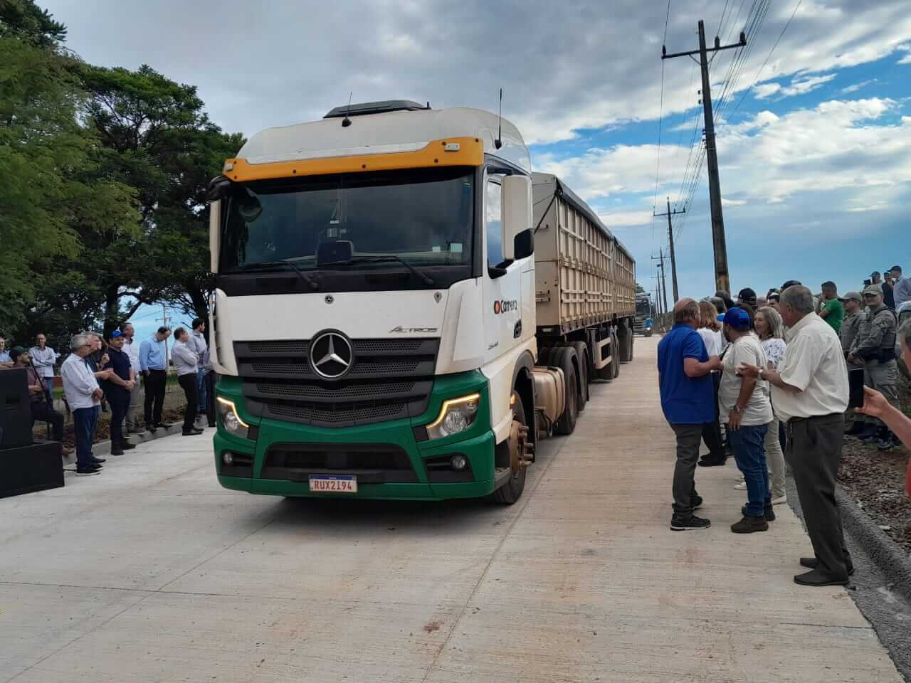 <p>Pavimenta&ccedil;&atilde;o da Juscelino Kubitschek &eacute; entregue &agrave; comunidade</p>