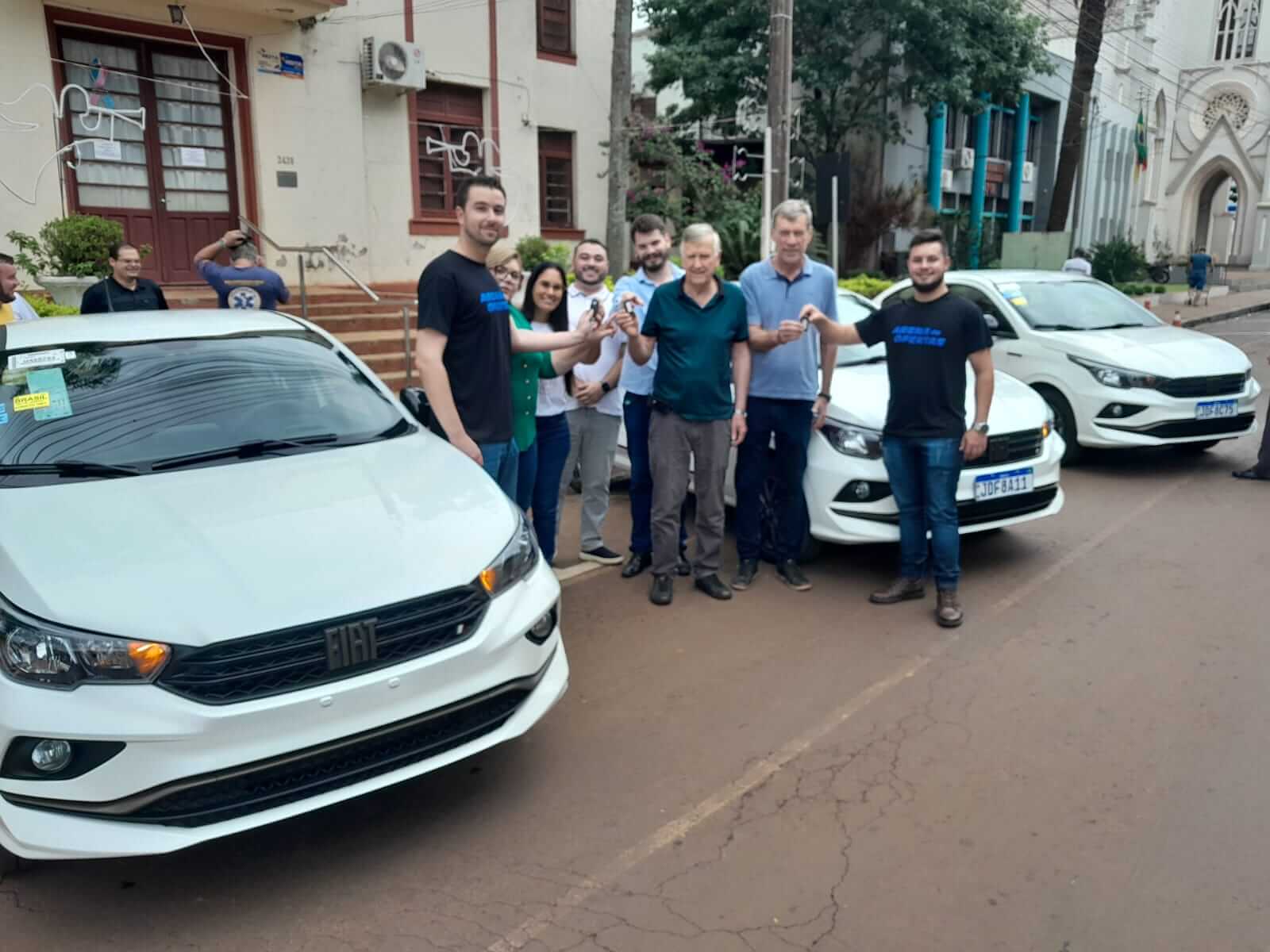 <p>Frota da Secretaria de Sa&uacute;de recebe tr&ecirc;s novos ve&iacute;culos</p>