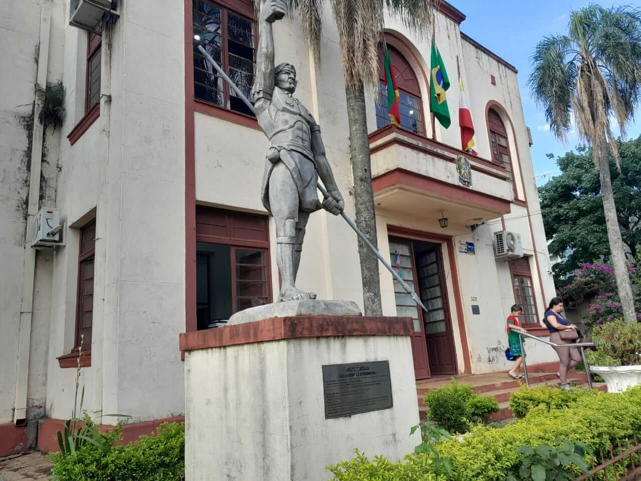 <p>Munic&iacute;pio decreta ponto facultativo nos dias 24 e 31</p>