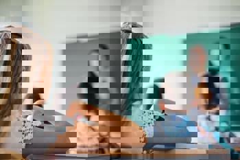 <p><strong>SEMEDE comunica calend&aacute;rio de distribui&ccedil;&atilde;o de vagas na Rede Municipal</strong></p>