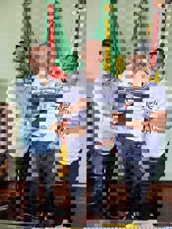 <p><strong>Of&iacute;cio de solicita&ccedil;&atilde;o de emenda para constru&ccedil;&atilde;o de p&oacute;rtico na entrada da cidade &eacute; entregue ao prefeito em exerc&iacute;cio</strong></p>