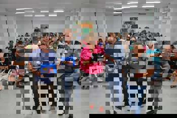 <p><strong>Secretaria de Sa&uacute;de entrega 85 tablets aos agentes de Sa&uacute;de</strong></p>