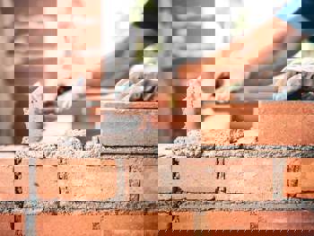 <p><strong>Aberto processo seletivo para contrata&ccedil;&atilde;o tempor&aacute;ria de pedreiro</strong></p>