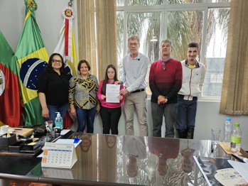 <p><strong>Prefeitura de S&atilde;o Luiz Gonzaga assina termo de conv&ecirc;nio com o CEDRG</strong></p>