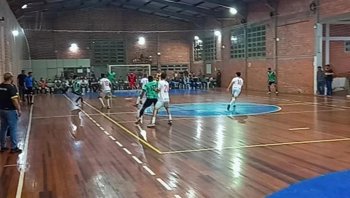 <p>S&atilde;o Luiz Gonzaga vence Rolador e sai em vantagem nas quartas de final</p>