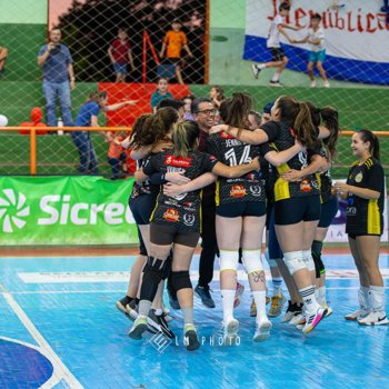 <p>AVSL conquista o t&iacute;tulo da Liga Noroeste de Voleibol Feminino 2025</p>