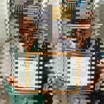 <p>Arque&oacute;logo Arno Kern doa sua biblioteca particular ao Museu Arqueol&oacute;gico de S&atilde;o Luiz Gonzaga</p>