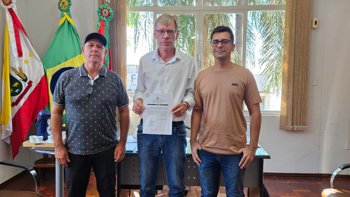 <p><strong>Prefeitura d&aacute; posse a novo servidor municipal aprovado no concurso p&uacute;blico vigente</strong></p>