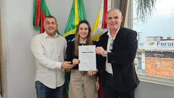 <span style="font-size: 10pt;">Prefeitura dá posse a nova servidora municipal aprovada no concurso público vigente</span>
