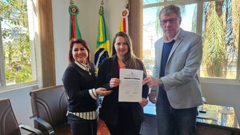 <span style="font-size: 10pt;">Prefeitura d&aacute; posse &agrave; nova servidora municipal aprovada no concurso p&uacute;blico vigente</span>