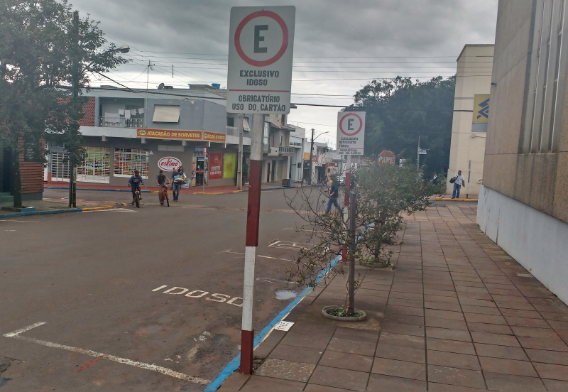 Divisão de Trânsito segue com a emissão do cartão de estacionamento para idosos e deficientes físicos