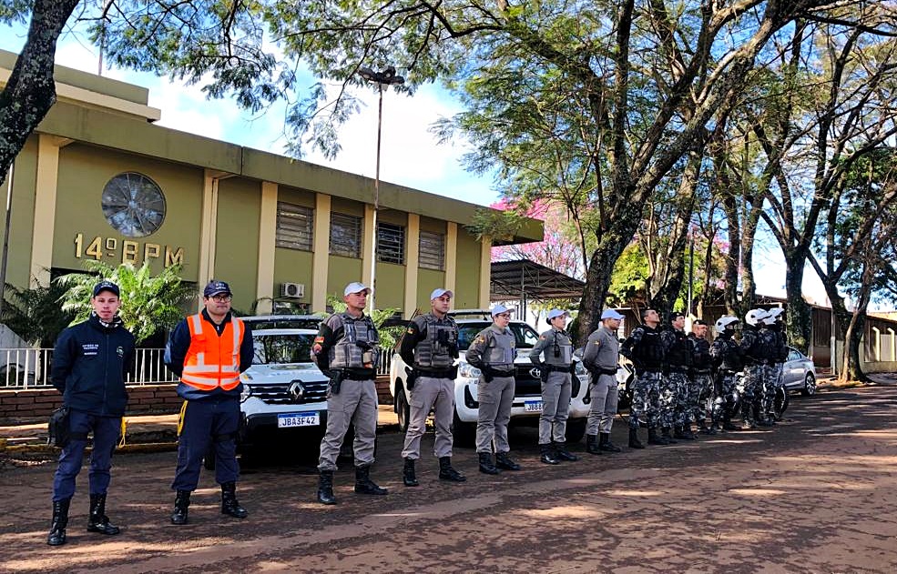 Brigada Militar e agentes fiscais de trânsito realizam blitz para fiscalização do transporte remunerado de passageiros