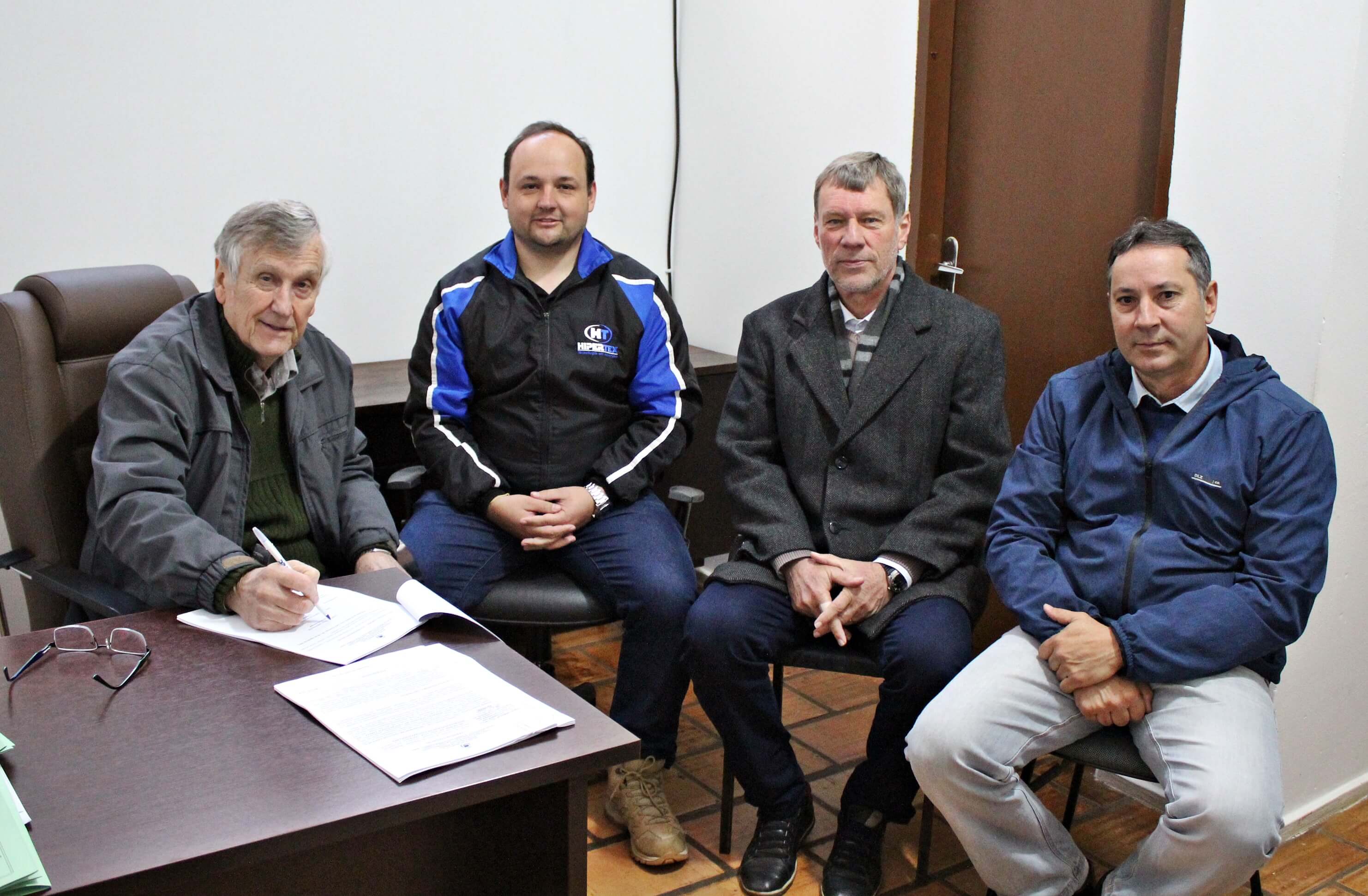 Assinados contratos para obras de pavimentação em mais 49 quadras