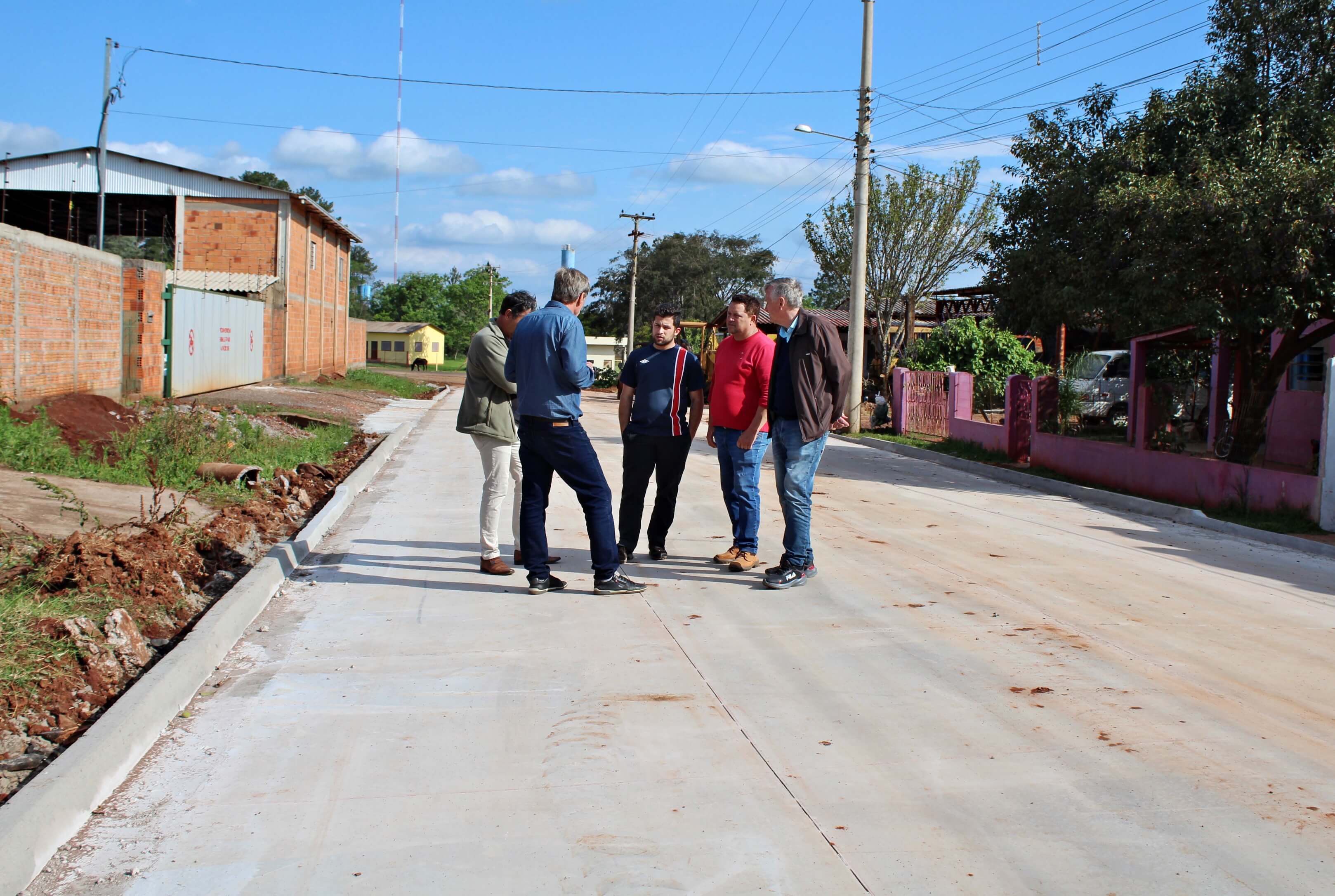 Pavimentação com concreto usinado é finalizada em trecho da Rua Frutuoso Borges da Fontoura, no Bairro Floresta