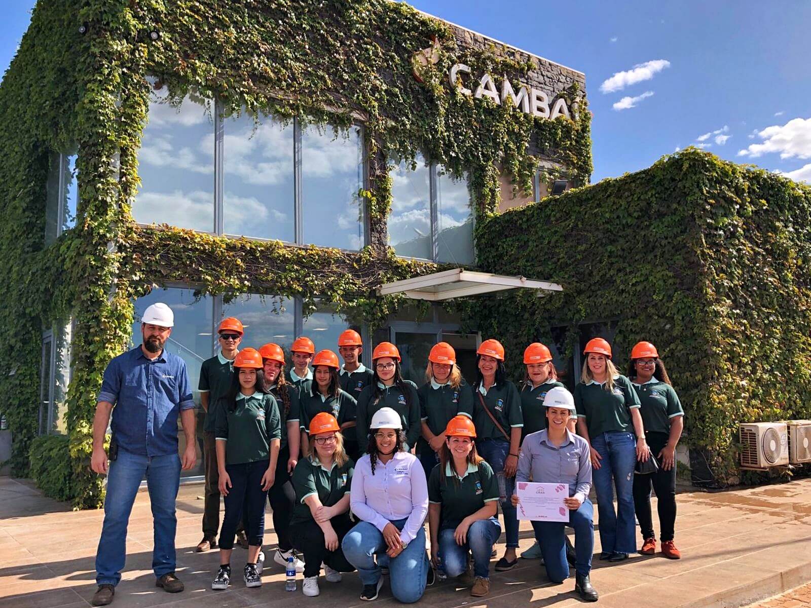 Integrantes do grupo ProJovem visitaram a empresa Cambaí