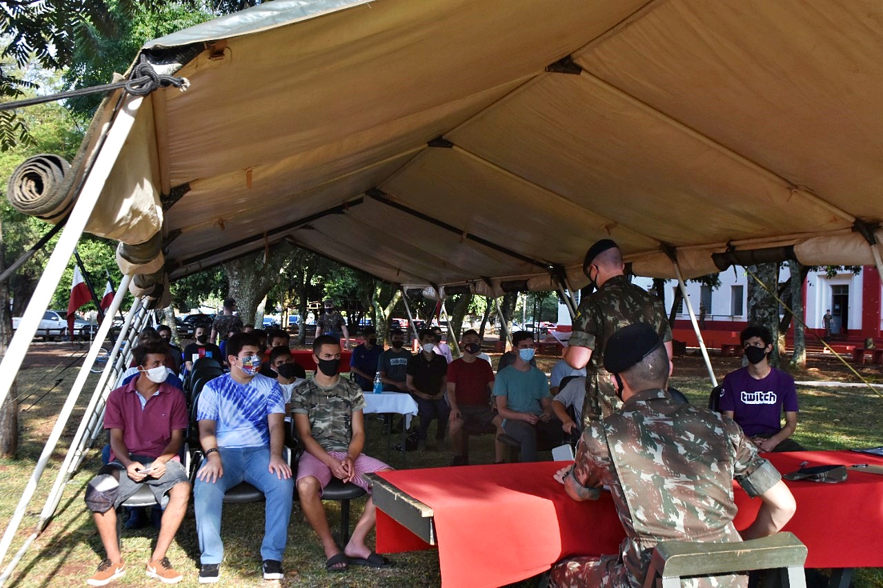 Jovens alistados que residem em São Luiz Gonzaga aptos na seleção geral de saúde devem comparecer ao 4º RCB para informações sobre a seleção complementar