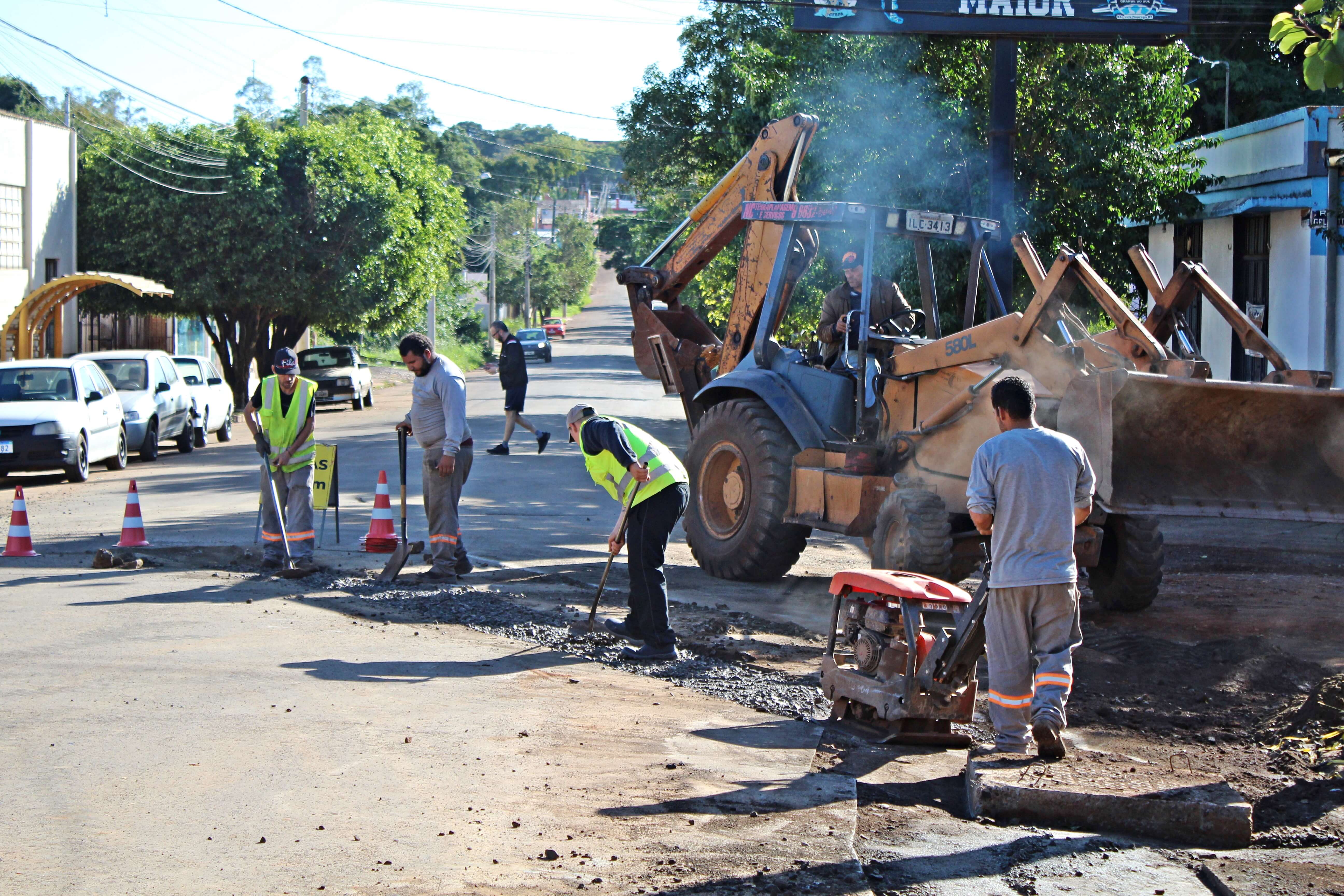 Corsan inicia a repavimentação asfáltica de trecho da Rua Salvador Pinheiro Machado
