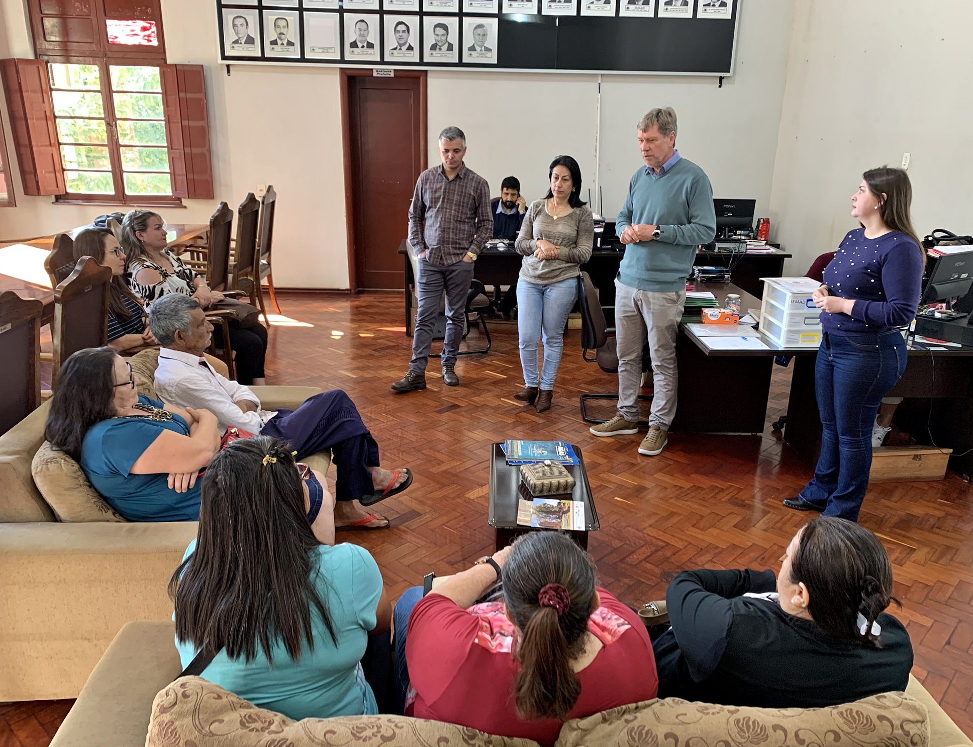 Prefeitura entrega títulos de regularização fundiária urbana para moradores dos bairros Trinta, Pedreira e Joaquim Nascimento  