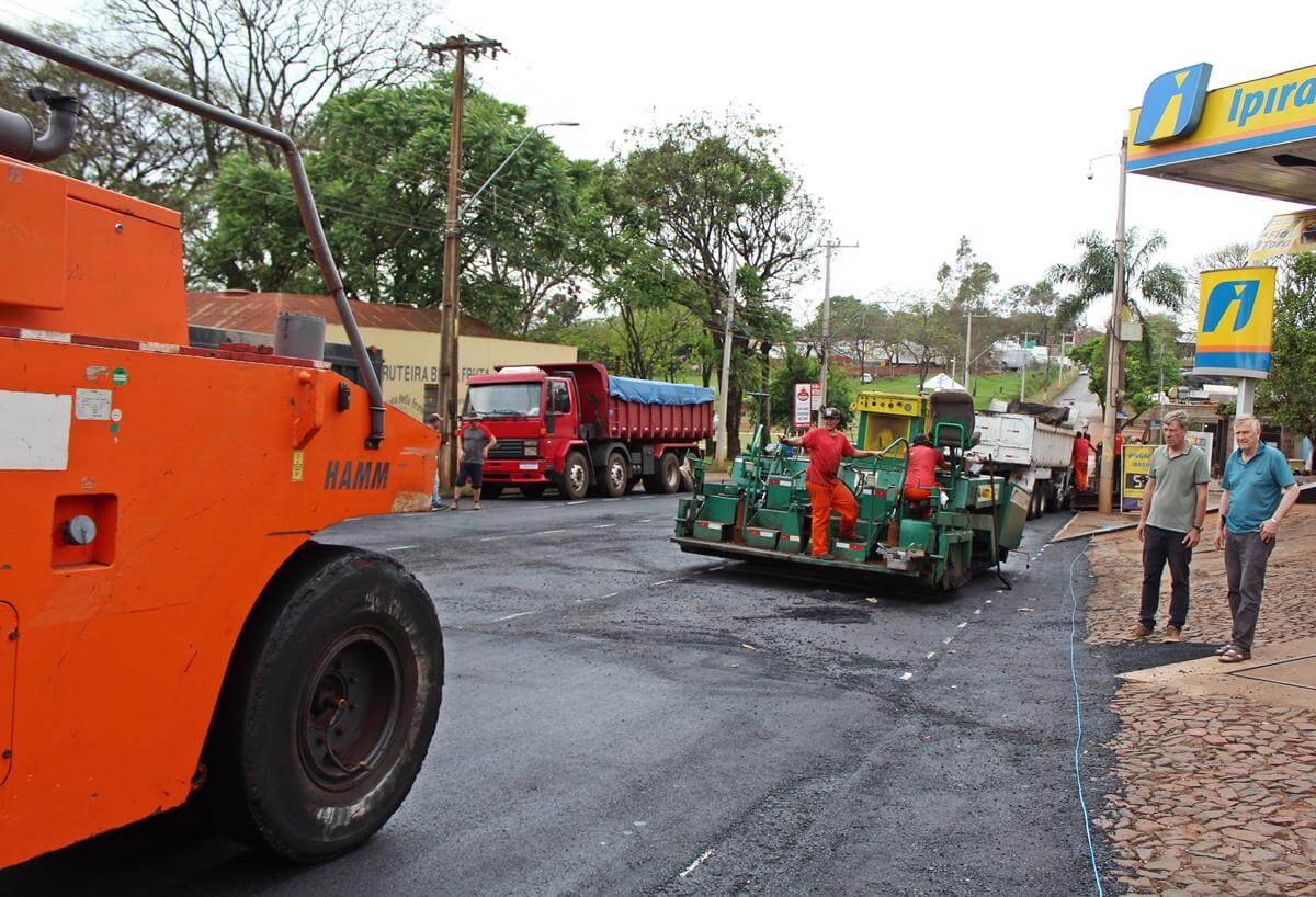 Prefeitura executa a recuperação do pavimento asfáltico de ruas do município