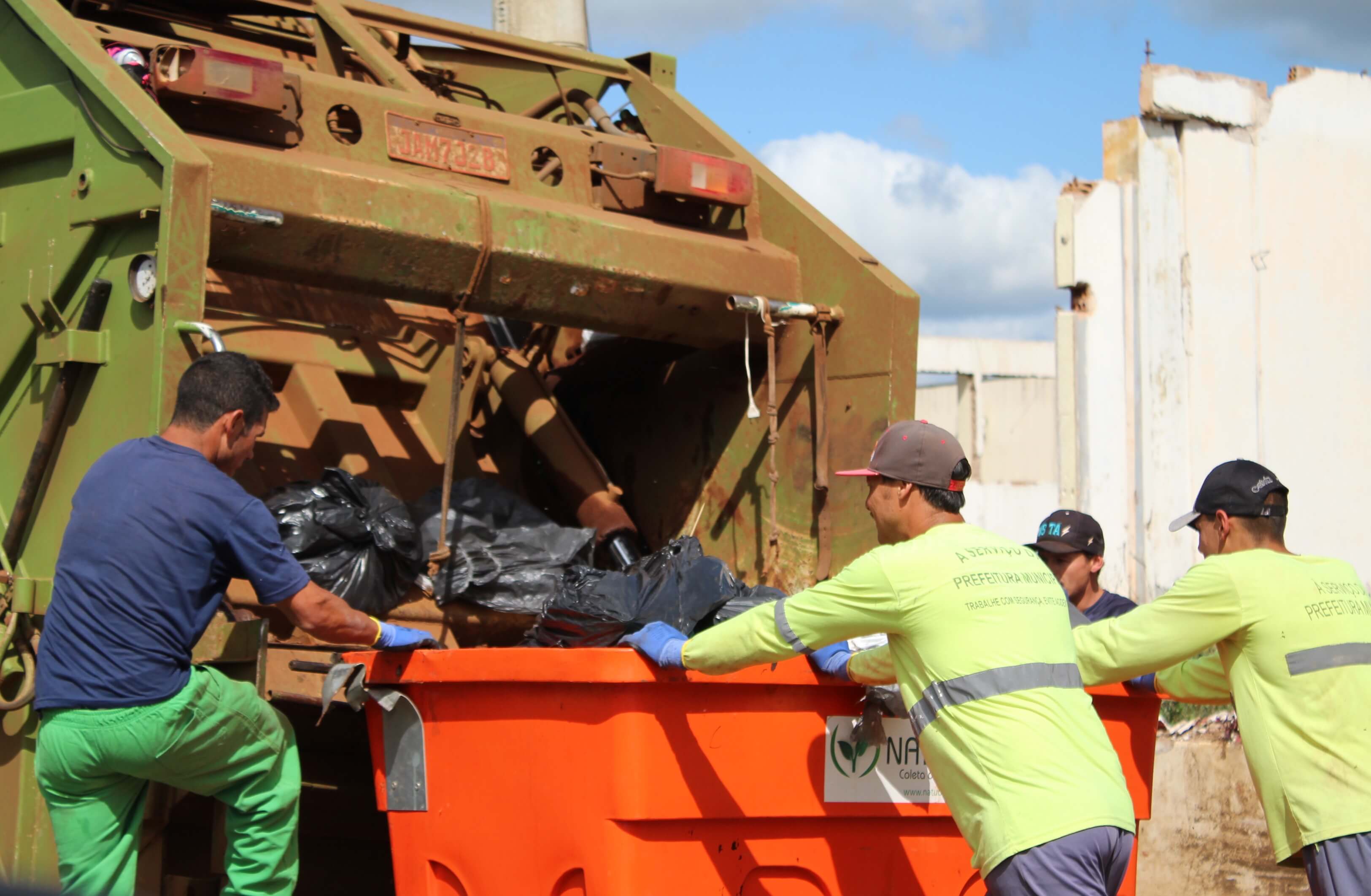 Publicado edital para aquisição de contêineres para a coleta de resíduos
